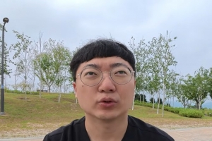 기사로 이동 - “제가 욕심이 있었나봐요” 충주맨, 걸그룹 논란 끝에 MC 하차 선언