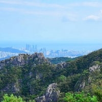 thumbnail - “이게 그냥 동네 산?” 17km 성곽 품은 해발 801m 부산의 국립공원