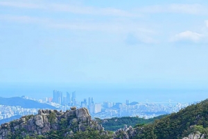 기사로 이동 - “이게 그냥 동네 산?” 17km 성곽 품은 해발 801m 부산의 국립공원