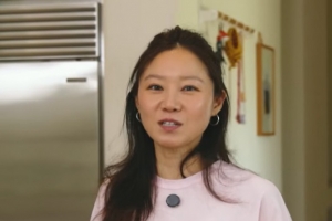 기사로 이동 - 공효진, 결혼 2년 만에 서울 떠났다…‘여보’ 부르는 남자는 누구