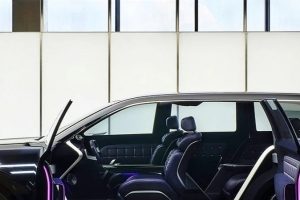 기사로 이동 - “문이 거꾸로 열리네?” 제네시스 GV90 실물, B필러 없는 이유