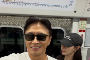 기사로 이동 - “연예인 부부 맞아?” 지하철서 포착된 진태현♥박시은의 소탈한 근황