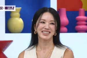 기사로 이동 - “다 똑같이 생겼다면서” 엄정화가 올린 가족사진, 난리 난 진짜 이유