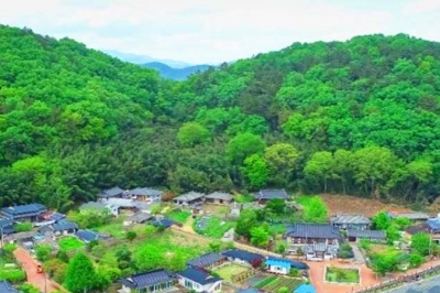 thumbnail - “입장료·주차비 전부 공짜” 한국 재벌 30명 배출한 이 마을, 하룻밤 5만원 숙소까지