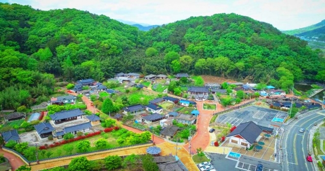 thumbnail - “입장료·주차비 전부 공짜” 한국 재벌 30명 배출한 이 마을, 하룻밤 5만원 숙소까지