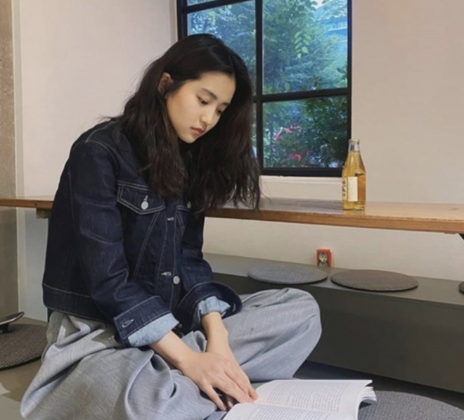 thumbnail - 166cm 46kg 김태리, ‘헬스장 안 가요’ 몸매 비결 따로 있었다