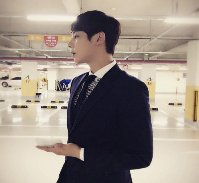 thumbnail - “어느새 노총각” 2000년대 아이돌, 손편지로 전한 ‘깜짝 소식’의 전말