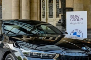 기사로 이동 - BMW 550e 딱 15대, ‘이 색깔’ 때문에 마니아들 잠 못 자겠네
