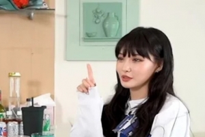 기사로 이동 - 하영 ‘증조부 친일 몰랐다’ 사과하자, 청하 ‘한국사 1급’ 행보 재조명
