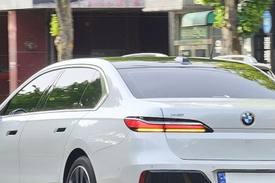 thumbnail - “아저씨 차라 놀리더니” 3040 오너들이 BMW 7시리즈를 ‘내 차’로 콕 찍은 이유