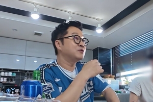 기사로 이동 - 지상렬, 16세 연하와 ‘결혼은 아직’이라더니… 집에서 나온 헤어롤 뭐죠?