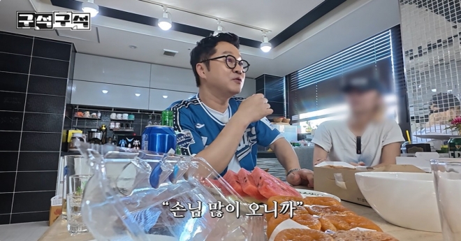 thumbnail - 지상렬, 16세 연하와 ‘결혼은 아직’이라더니… 집에서 나온 헤어롤 뭐죠?
