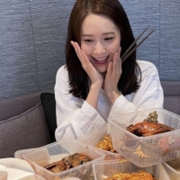 thumbnail - ‘굶는 줄 알았는데’ 소녀시대 윤아, 잘 먹고도 살 안 찌는 비법