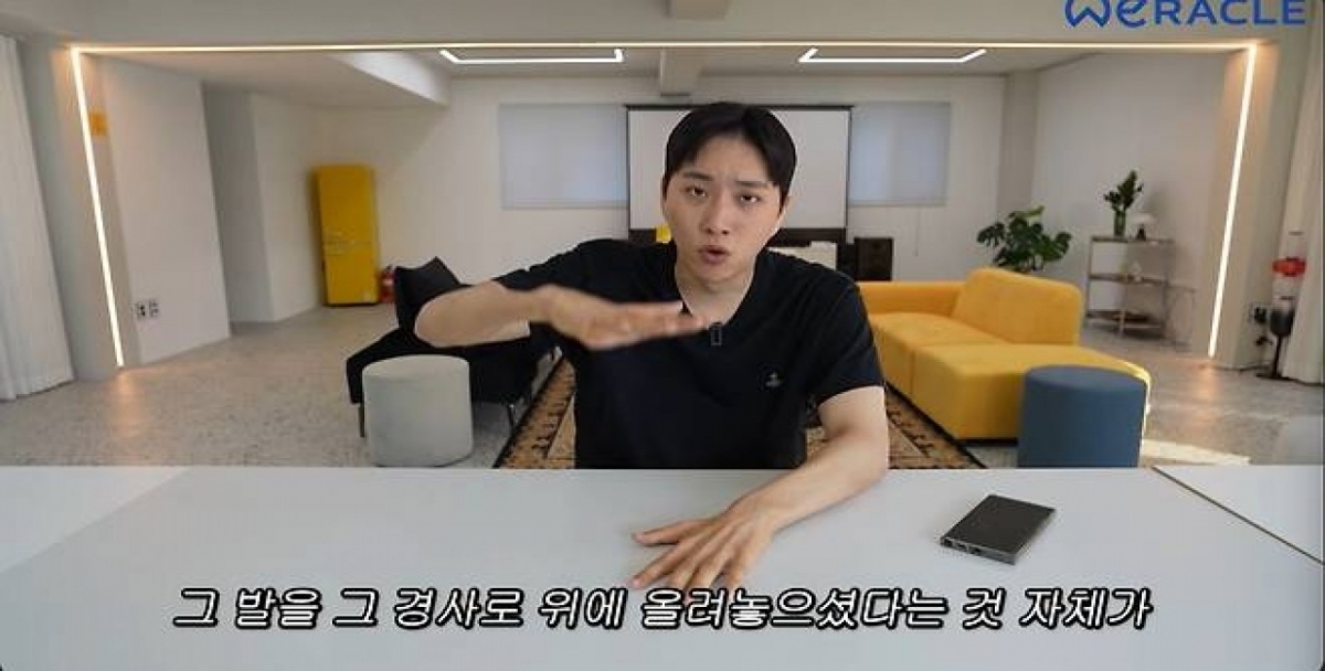 thumbnail - ‘돕다가 실수했는데 박제’ KTX 영상 올린 박위, 100만 구독자 깨졌다