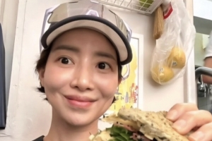 기사로 이동 - ‘갈비뼈 꽉 조여요’ 20년 무명 버틴 47세 윤세아, 40kg대 유지 비결