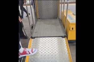 기사로 이동 - “깊이 생각 못했다” 사과했지만…박위, 강연 2개 줄줄이 취소