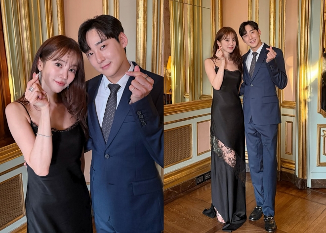 thumbnail - 윤은혜, 이탈리아 결혼식서 웬 남자와 ‘하트’…정체 알고보니