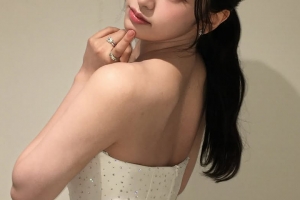 기사로 이동 - ‘운동화 신었는데 이 비율?’ 173cm 안유진, 파격 드레스 자태 공개