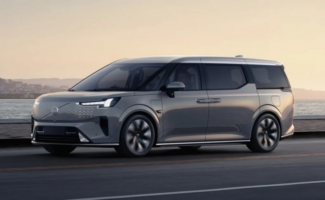 thumbnail - “2열 앉으면 내리기 싫어진다”…볼보가 작정하고 만든 1억7000만원짜리 ‘이 차’