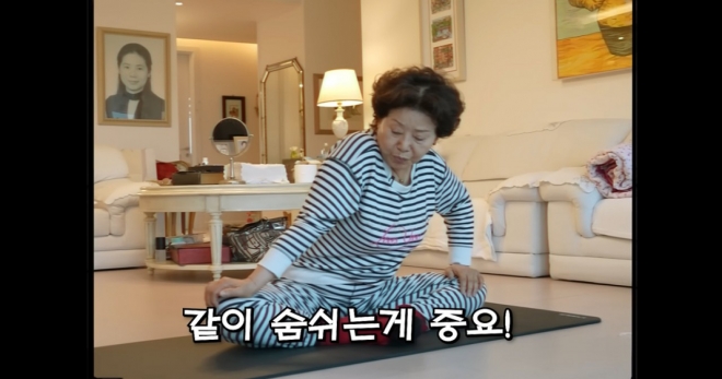 thumbnail - 뇌경색 겪더니…선우용여가 매일 아침 호텔로 ‘출근’하는 진짜 이유