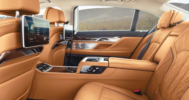 thumbnail - 1억 넘게 빠져 그랜저값 된 BMW 7시리즈, 덥석 샀다간 수리비에 눈물