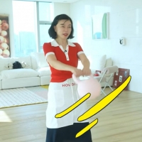 thumbnail - 팔 들어 올리자 복근이… 66세 최화정, 매일 한다는 실내 운동 2가지