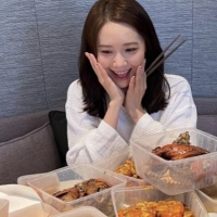 thumbnail - “굶어서 뺀 줄 알았는데” 윤아의 반전 몸매 비결, 핵심은 ‘이 운동’