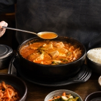 thumbnail - 의사들이 ‘제발 끊으라’ 경고한 국물, 매일 먹던 된장찌개였다