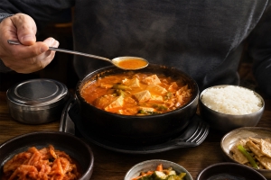 기사로 이동 - 의사들이 ‘제발 끊으라’ 경고한 국물, 매일 먹던 된장찌개였다