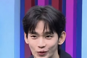 기사로 이동 - “얼굴 반쪽 됐네” 1년 5개월 만의 김수현, 논란 후 심경 묻자 나온 한마디
