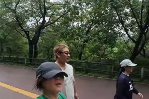 기사로 이동 - 49세 최강희, 한 달 복근 챌린지…매니저가 “처참하다” 말한 진짜 이유