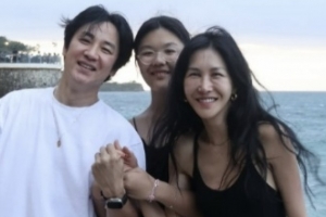 기사로 이동 - “얜 너무 길다 이제” 엄마도 놀란 13살 딸 키, 벌써 178㎝