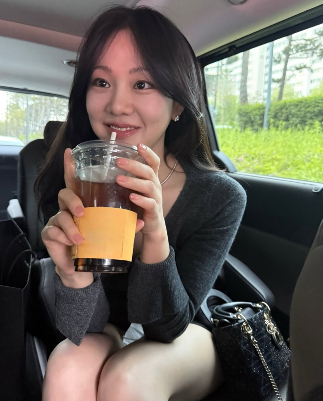 thumbnail - “이 머리 처음이야” 한지은, 데뷔 18년 만에 ‘로코퀸’ 상징 싹둑