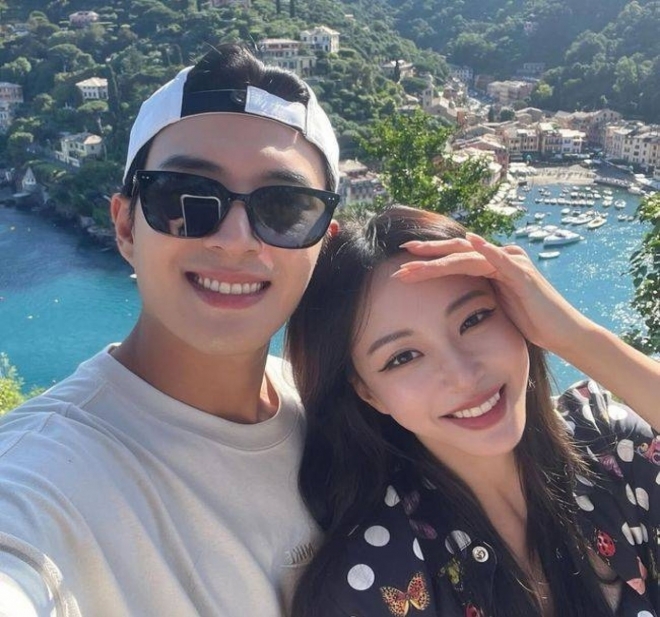 thumbnail - 한예슬, 10살 연하 남편과 결혼 2년…“육아 첫날” 무슨 일 있었나