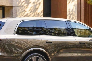 기사로 이동 - 회전 시트 갖춘 536마력 SUV, 먼저 사려는 이유 따로 있었다