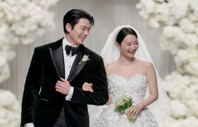 thumbnail - 신민아 촬영장에 도착한 커피차, 보낸 사람 정체에 ‘깜짝’