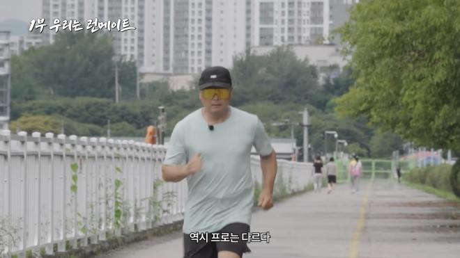 thumbnail - ‘고개 90도’ 꺾였던 이봉주, 1시간 39분 완주 후 꺼낸 한마디