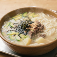 thumbnail - ‘차라리 라면이 낫다’ 60대 이후 칼국수, 무심코 국물 마셨다간 콩팥 망가져