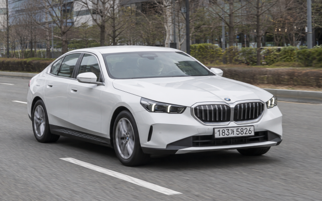 thumbnail - “제네시스 계약하려다 멈칫”… 1,200만원 할인 BMW 5시리즈, 무슨 일?