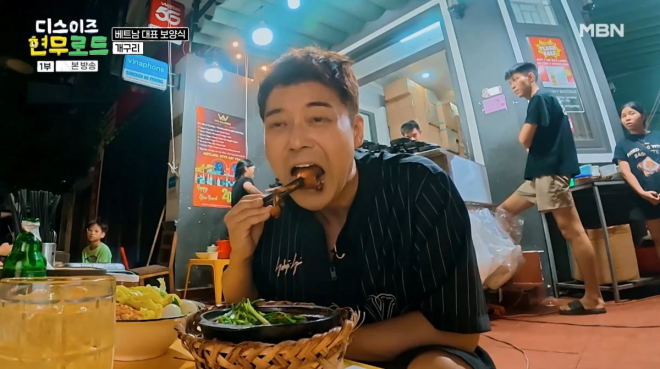 thumbnail - 인기 방송인, 베트남에서 ‘개구리 조림’ 먹고 찐 리액션…무슨 맛?