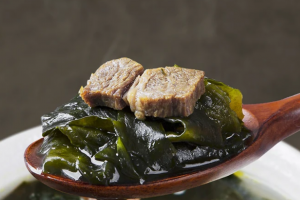 기사로 이동 - 미역국에 맹물 넣으셨죠? 쌀 씻은 ‘이 물’ 넣자 국물 맛이 달라졌다