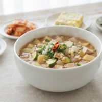 thumbnail - “소고기뭇국보다 2.7배 짜다니”… 건강식인 줄 알았던 된장찌개의 ‘두 얼굴’