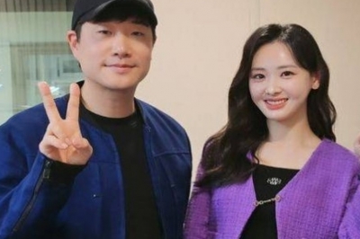 thumbnail - “아빠 되는 거 맞네요” 48살 배성재, 14살 연하 아내 임신설… 사진 한 장이 단서였다