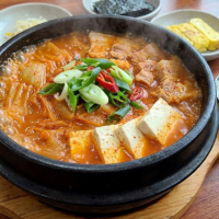 thumbnail - “다시다 넣은 줄 알았네” 김치찌개 텁텁한 맛 잡는 의외의 ‘한 스푼’