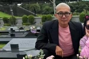 기사로 이동 - “아내 곁 떠날 생각 없다”… 故 서희원 생일, 묘소 찾은 구준엽의 한마디