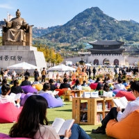 thumbnail - “11월 1일이면 사라져요”… 광화문 빌딩 숲, 직장인들 드러누운 이유