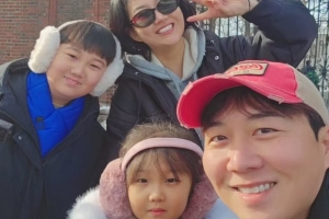 기사로 이동 - “엄마 옆에 섰는데 키가 벌써…” 장윤정 딸, 몰라보게 자란 근황