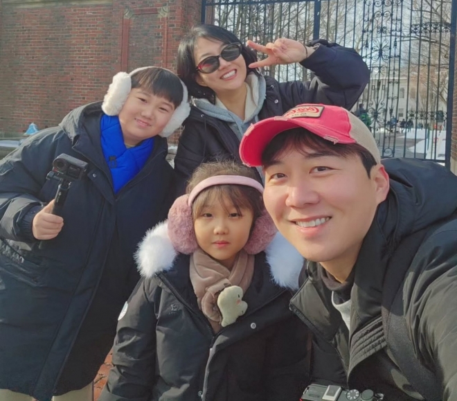 thumbnail - “엄마 옆에 섰는데 키가 벌써…” 장윤정 딸, 몰라보게 자란 근황