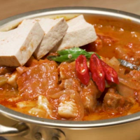 thumbnail - 양은냄비 김치찌개, 긁힌 자국 있다면 ‘이 성분’ 꼭 확인해야