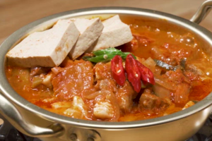 기사로 이동 - 양은냄비 김치찌개, 긁힌 자국 있다면 ‘이 성분’ 꼭 확인해야